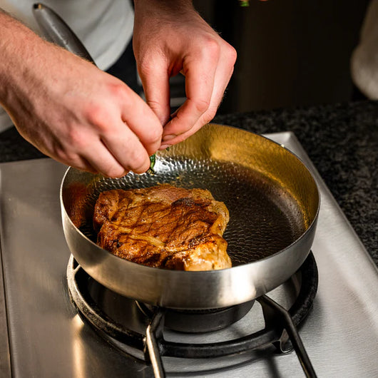 Poêle profonde professionnelle en titane martelé