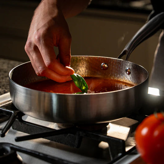 Poêle profonde professionnelle en titane martelé